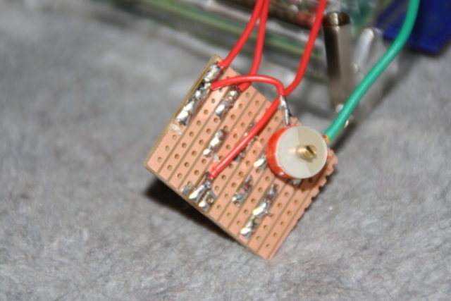 Bild einer selbst gebauten Platine eines Radiosenders für den Raspberry PI - Unterseite