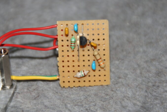 Bild einer selbst gebauten Platine eines Radiosenders für den Raspberry PI - Oberseite