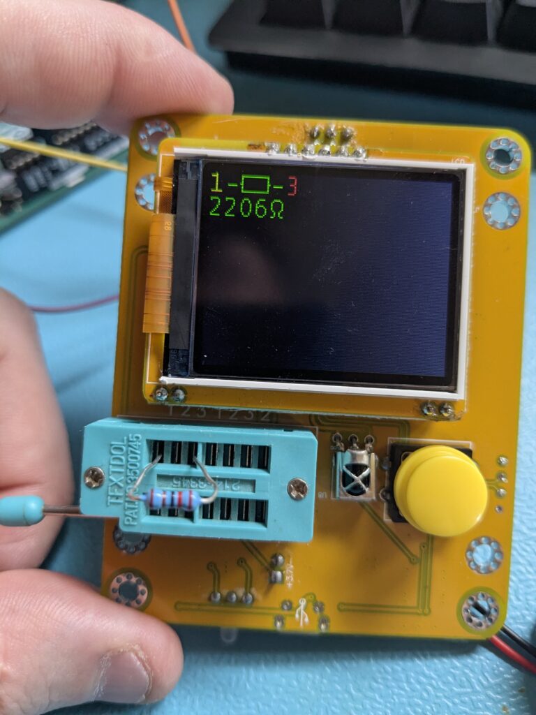 TC1 mit m-firmware zeigt korrekt gemessenen 220 Ohm Widerstand an