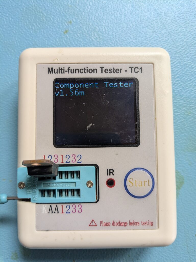 TC1 Startbildschirm zeigt Component Tester v1.56m nach erfolgreichem Flash