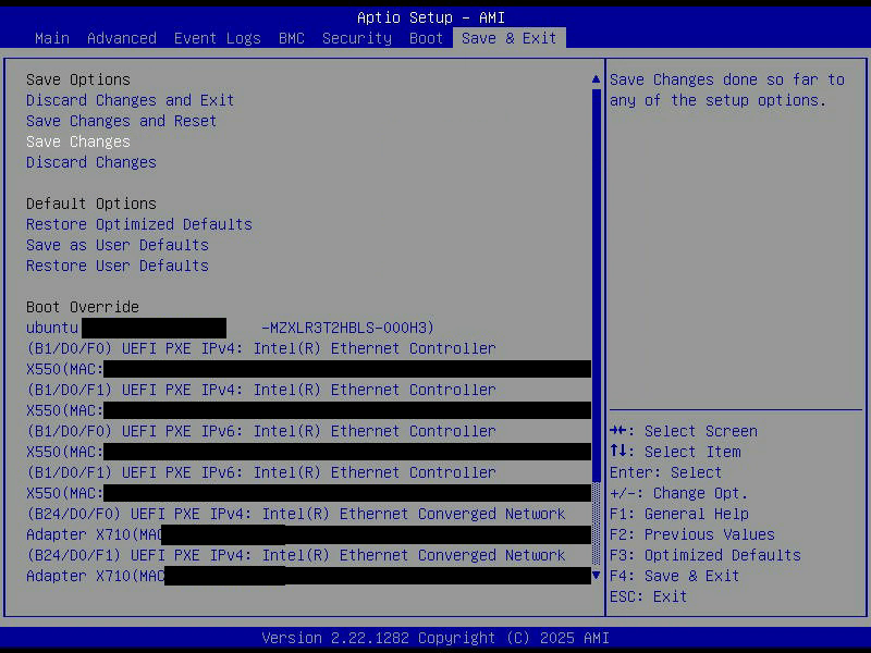Aptio Setup, Reiter Save and Exit, mit den Speicheroptionen, Save as User Defaults und der geschwärzten Boot-Override-Liste