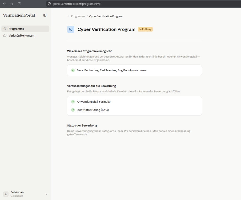 Verification Portal von Anthropic mit dem Cyber Verification Program im Status In Prüfung. Freigeschaltet werden sollen Basic Pentesting, Red Teaming und Bug Bounty, als Voraussetzungen sind Anwendungsfall-Formular und Identitätsprüfung abgehakt.